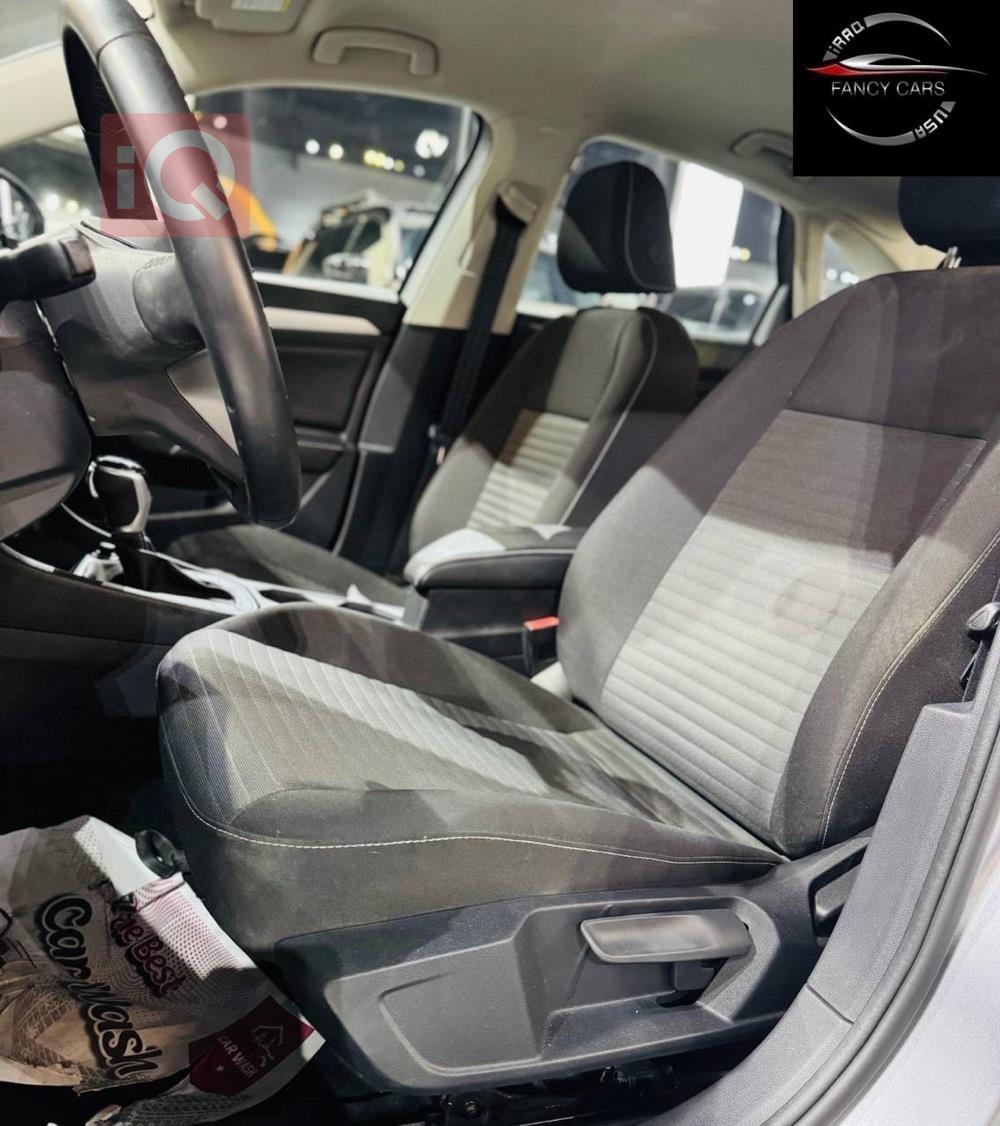 https://cdn.iqcars.iofaad014e-fa0a-475b-933f-a2cf48a78a6d_8.jpg